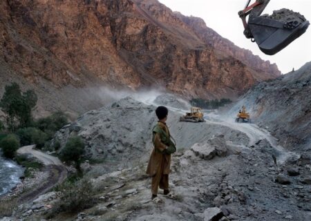 واگذاری استخراج معادن در مقابل جاده‌سازی در افغانستان
