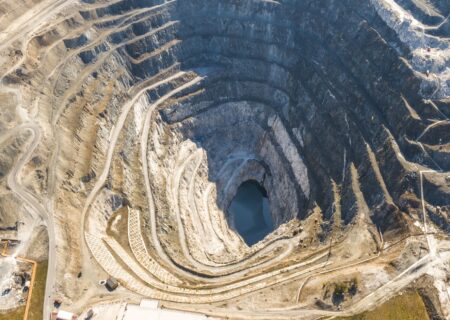 ثبت رکورد استخراج ۴۲ میلیون و ۹۵ هزار تن ماده معدنی در شرکت مس