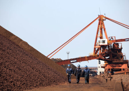 نوسان قیمت سنگ‌آهن در اثر خوش‌بینی به بازار چین