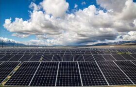 احداث نیروگاه خورشیدی ۶۰۰ مگاواتی فولاد مباركه ستودنی است