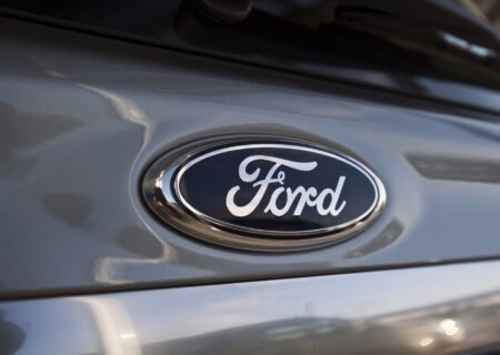 توقف ساخت واحد جدید تولید باتری در شرکت «Ford»