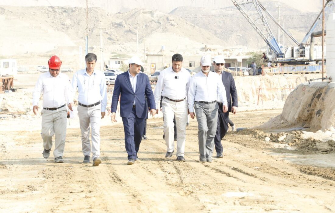 بازدید رئیس هیئت عامل ایمیدرو از عملیات احداث خط انتقال آب دریای عمان