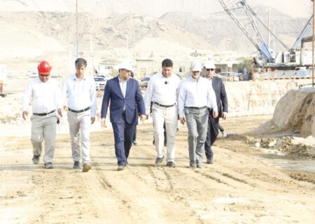 بازدید رئیس هیئت عامل ایمیدرو از عملیات احداث خط انتقال آب دریای عمان