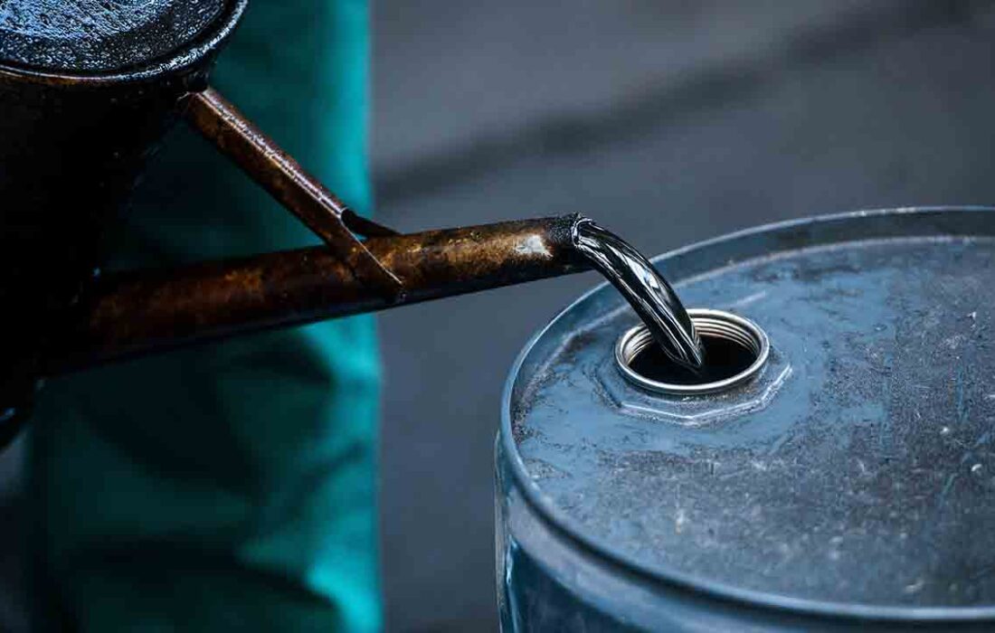قیمت نفت در روزهای پایانی ۲۰۲۳ نزولی شد