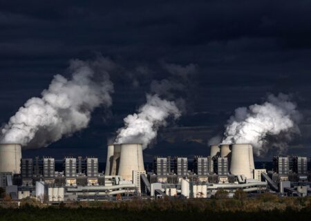 تداوم سهم بالای سوخت‌های فسیلی در تولید انرژی برق جهانی