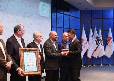 کسب تندیس بلورین جایزه ملی تعالی سازمانی توسط شركت توسعه آهن و فولاد گل‌گهر