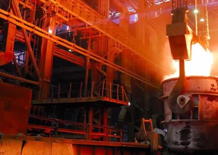 کاهش ۷۷ میلیون تنی تولید فولاد خام در سال ۲۰۲۲